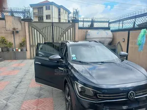 Volkswagen ID.6 2024 Blue