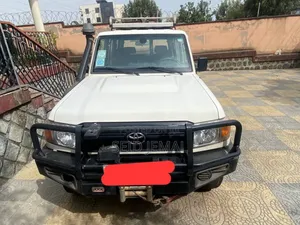 Toyota Land Cruiser 2016 White
