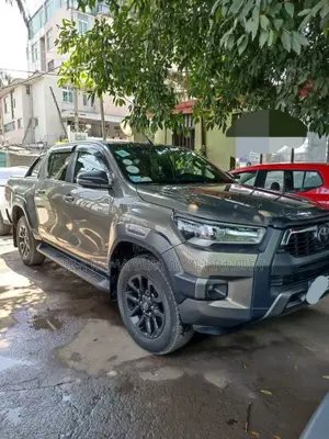 Toyota Hilux 2022 Green