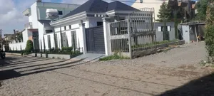 Furnished 5bdrm Villa in Yeka for sale