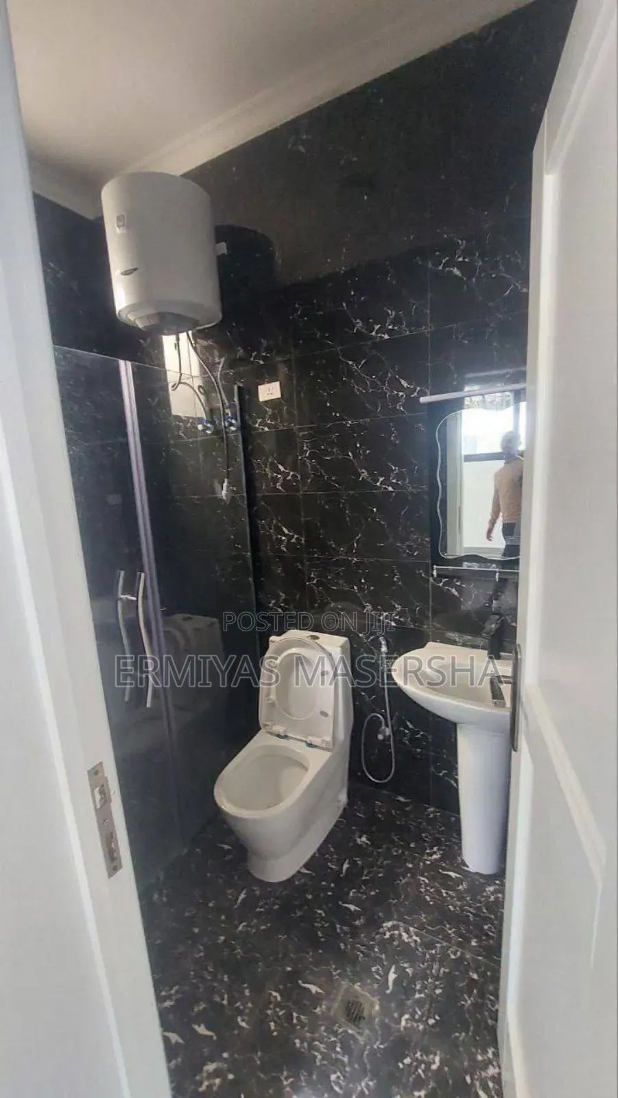 Furnished 5bdrm Villa in Yeka for sale