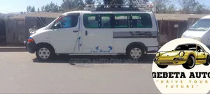 Toyota HiAce 2005 White