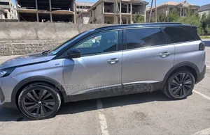 Peugeot 5008 2022 Gray