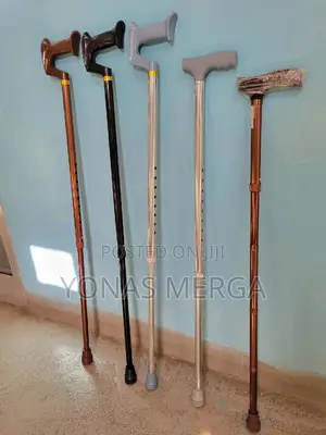 Walking Cane Handle Is Made of Silicone, With a Comfortably