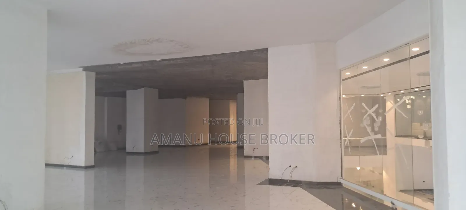 Urgently for Rent Show Room on the Ground Floor, Bole, Area.