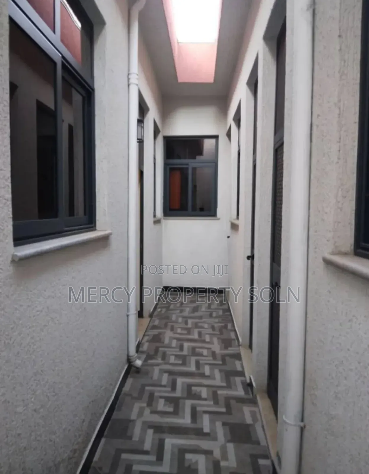 Furnished 5bdrm Villa in Bole for sale