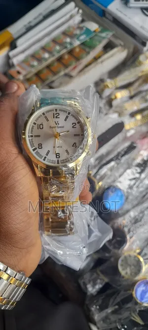 Quartz V8 Men Watch