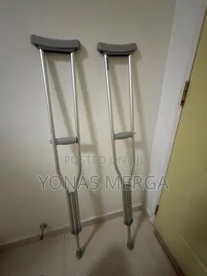 Kranch/Lightweight Mobility Aid// Bodymed Aluminum Crutches