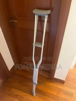 Leg or Foot Injuries, Surgeries,Crutches||Crunch●፪crutches
