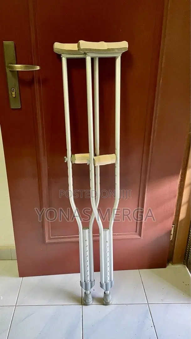 Crutchesس،Crutches\Materials Like Aluminum for Ease of Use.