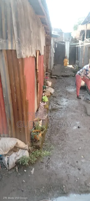 9bdrm House in Akaky Kaliti for sale