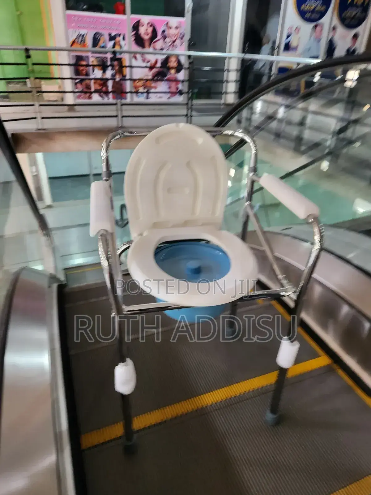 Commode Chair for Bedroom Use – Safe and Comfortable