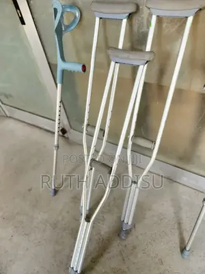 Crutches走了crutches的遊axillary_crutches土以axillary Crutches