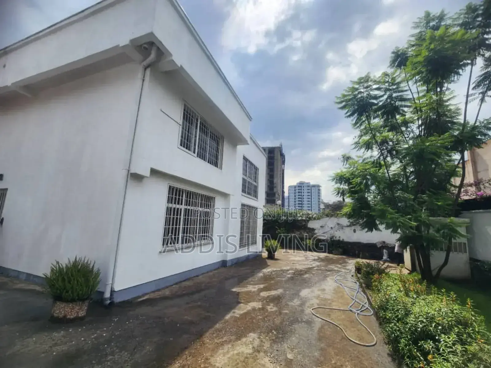Furnished 4bdrm Villa in Bole for rent