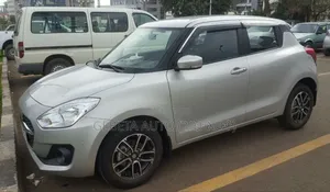 Suzuki Swift 2023 Silver