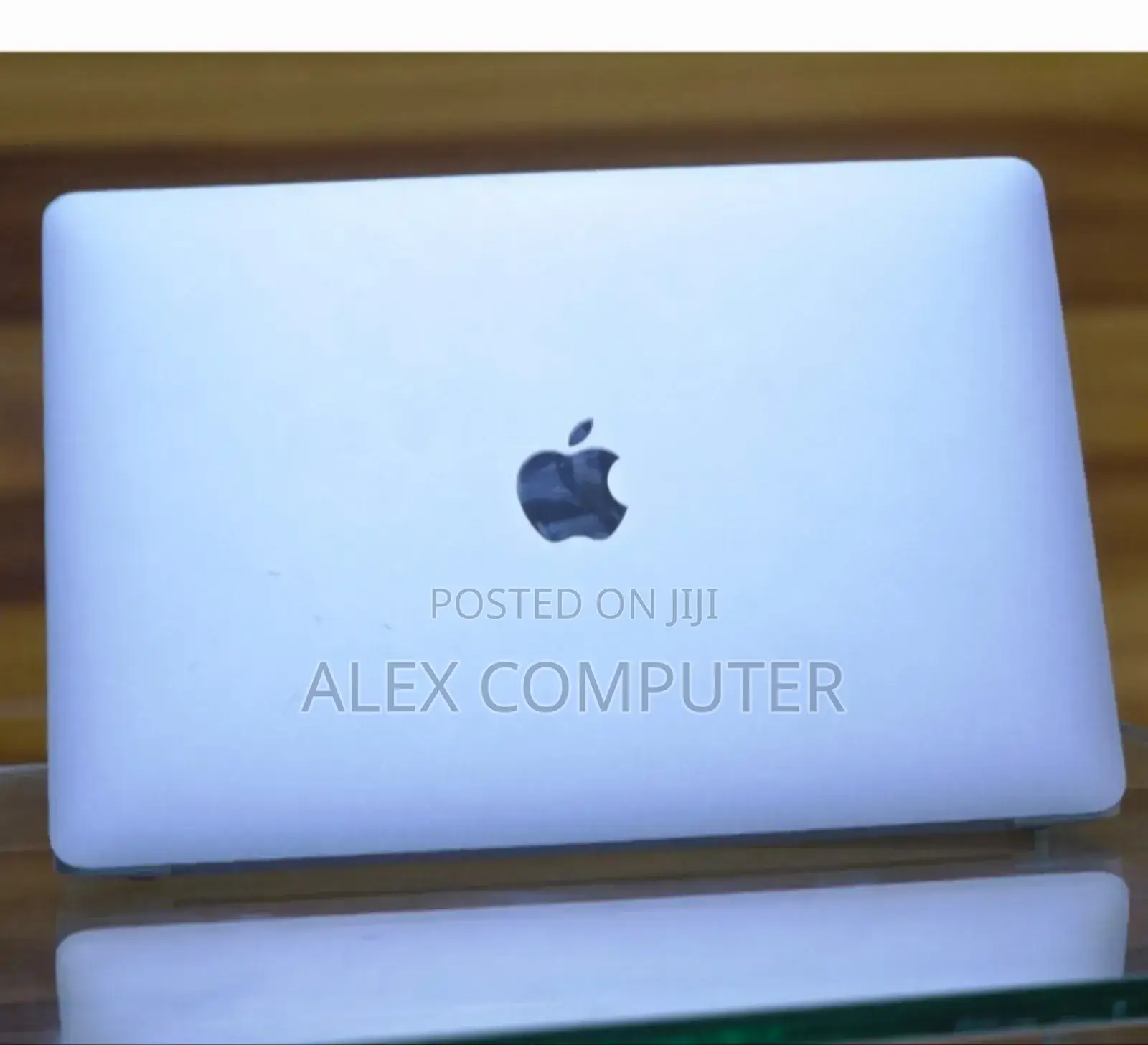 New Laptop Apple MacBook Pro 2022 M2 8GB Apple M2 SSD 256GB