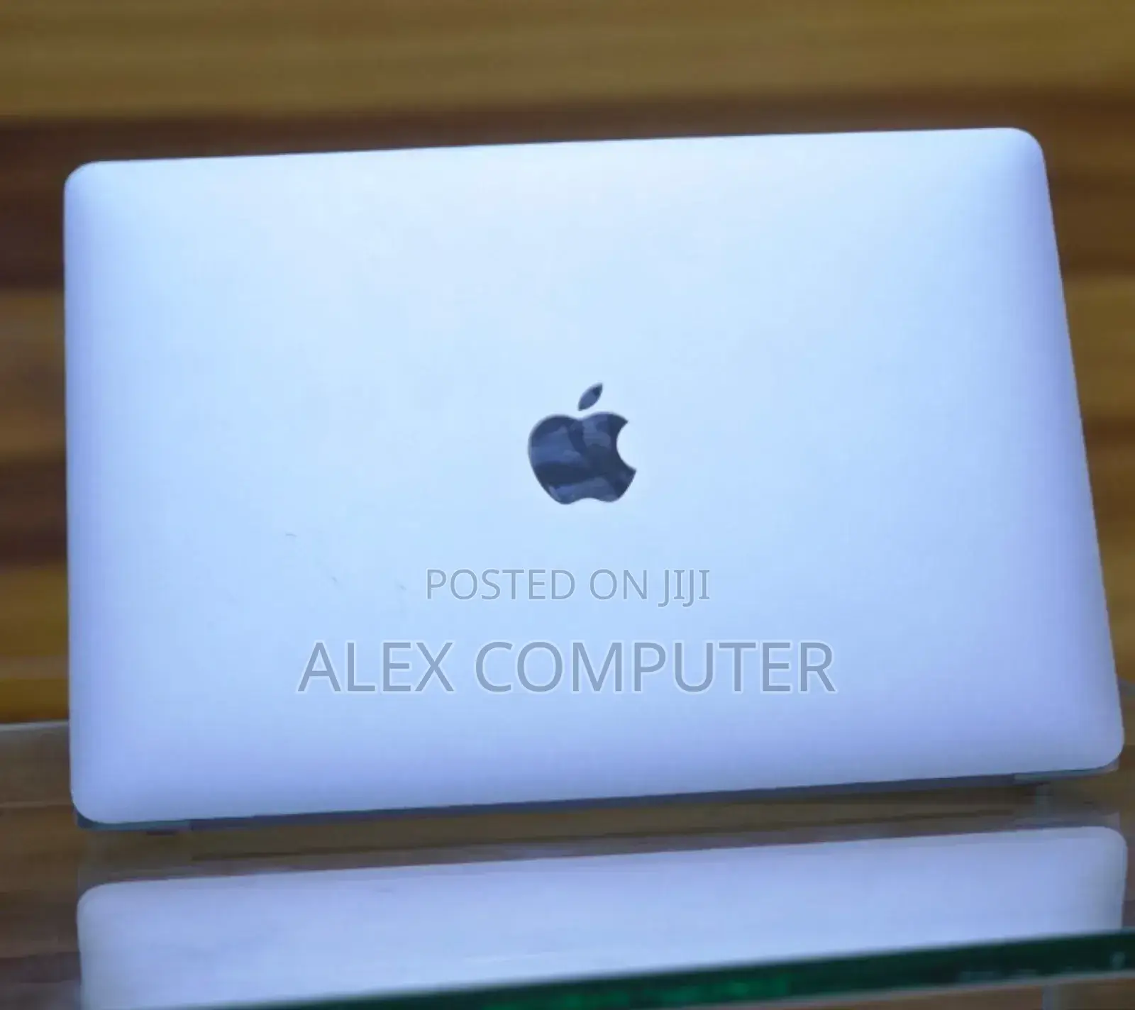 New Laptop Apple MacBook Pro 2022 M2 8GB Apple M2 SSD 256GB