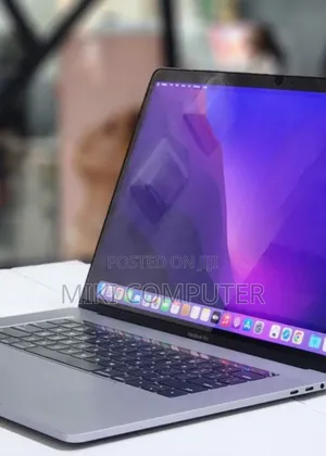 New Laptop Apple MacBook Pro 2016 16GB Intel Core I7 SSD 256GB