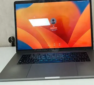 New Laptop Apple MacBook Pro 2017 16GB Intel Core I7 SSD 512GB