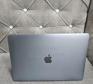 New Laptop Apple MacBook Pro 2017 16GB Intel Core I5 SSD 256GB