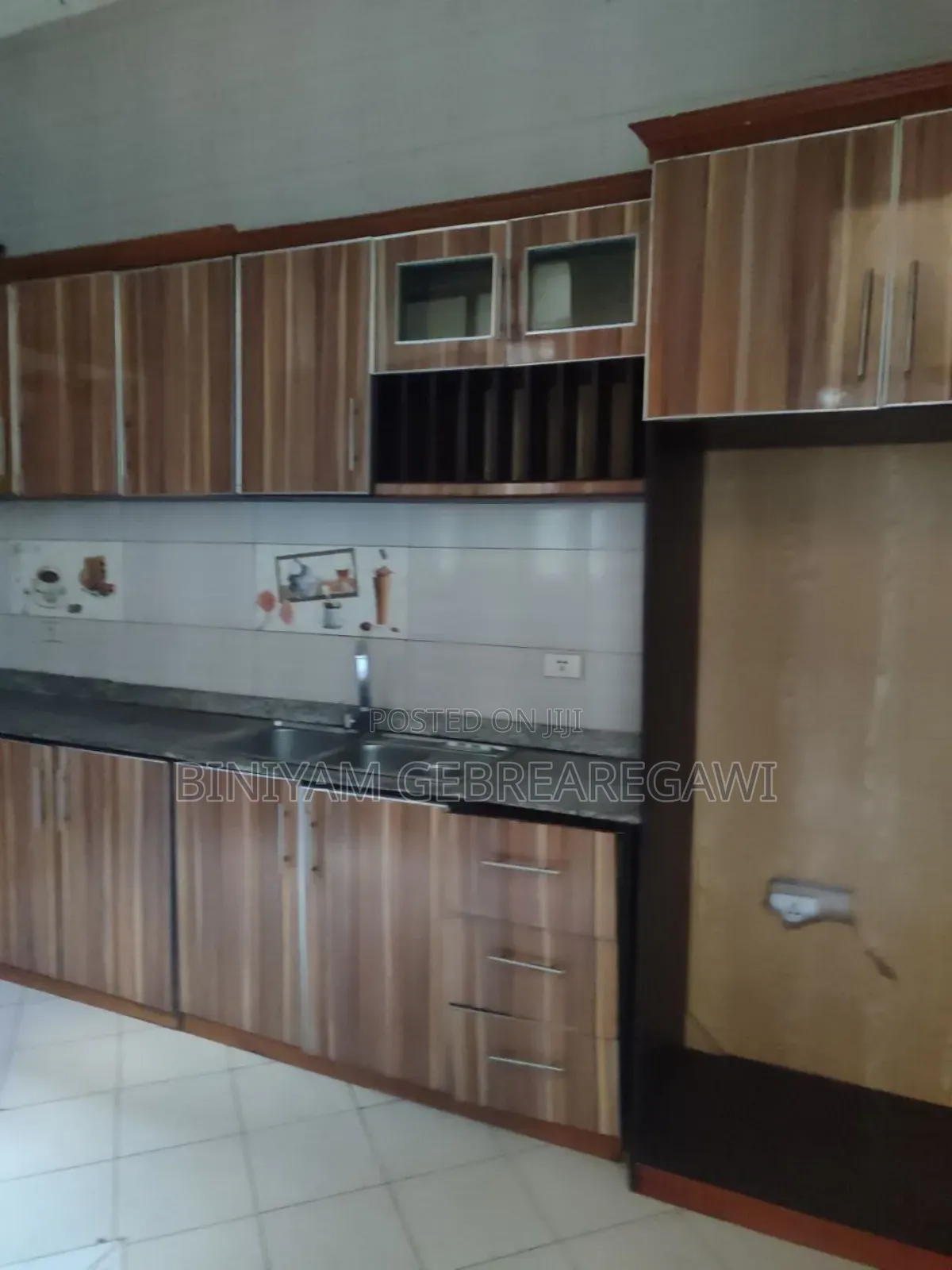 5bdrm Villa in House, Yeka for rent