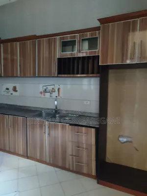 5bdrm Villa in House, Yeka for rent