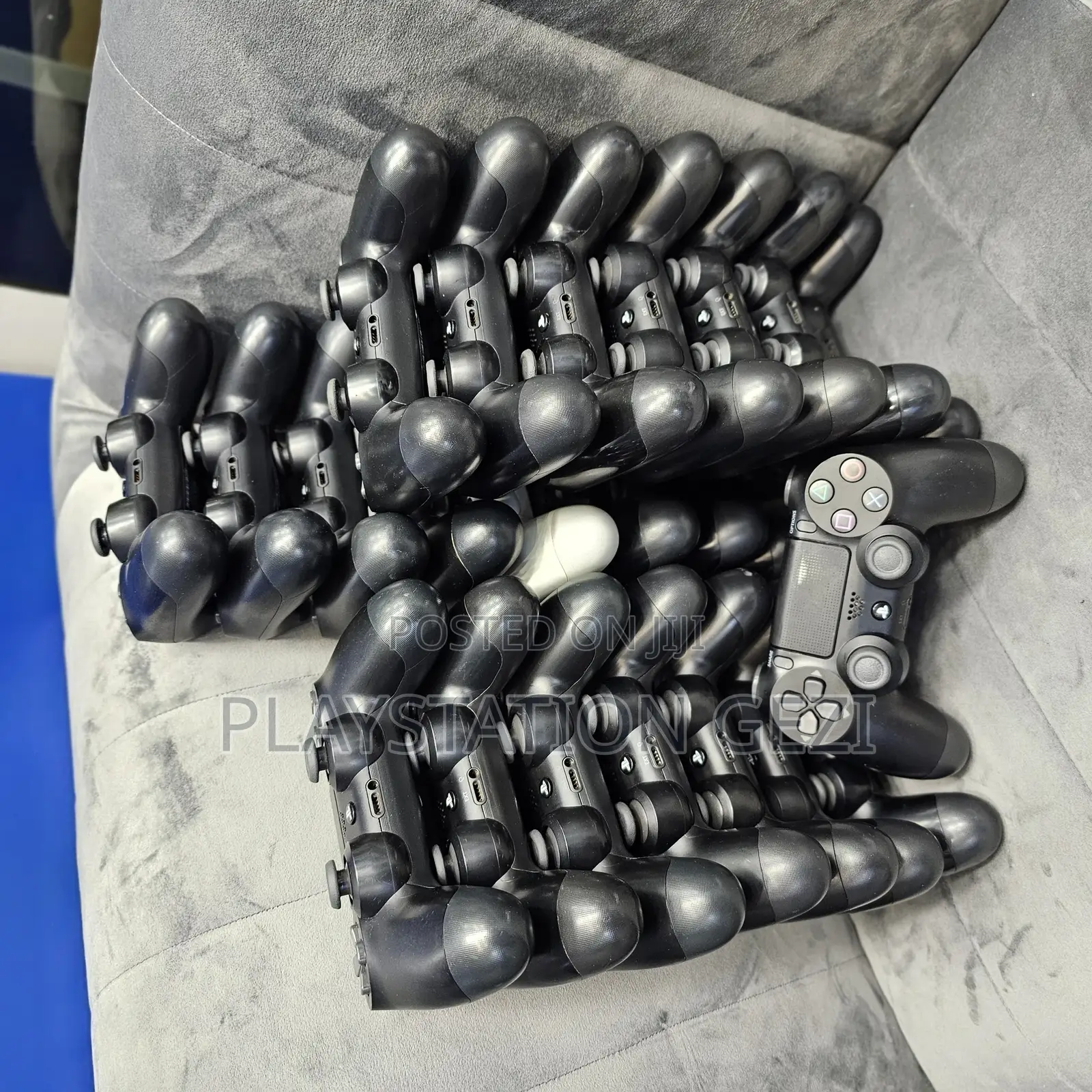 Playstation 4 Ena Playstation 3 Egezalew