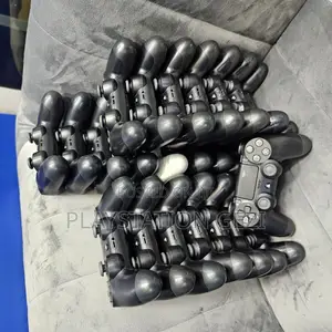 Playstation 4 Ena Playstation 3 Egezalew
