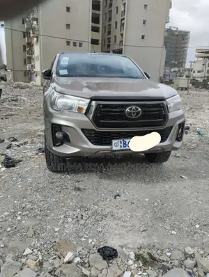 Toyota Hilux 2020 Gold