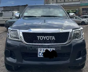 Toyota Hilux 2013 Black