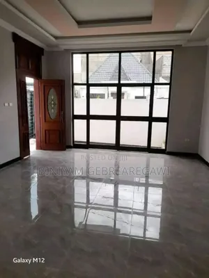 5bdrm Villa in House, Yeka for rent