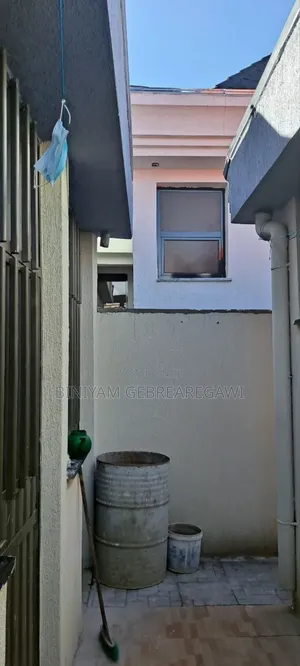 5bdrm Villa in House, Yeka for rent
