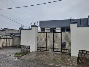 5bdrm Villa in House, Yeka for rent