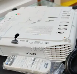 Brand New Epson Projector With Manual Cd and Cartoon Mode