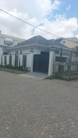 Furnished 3bdrm Villa in Ayat Area Inside, Yeka for sale