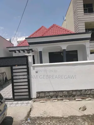 5bdrm Villa in House, Yeka for rent
