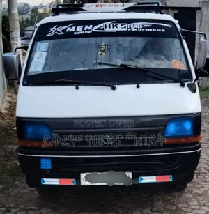 Toyota HiAce 2004 White