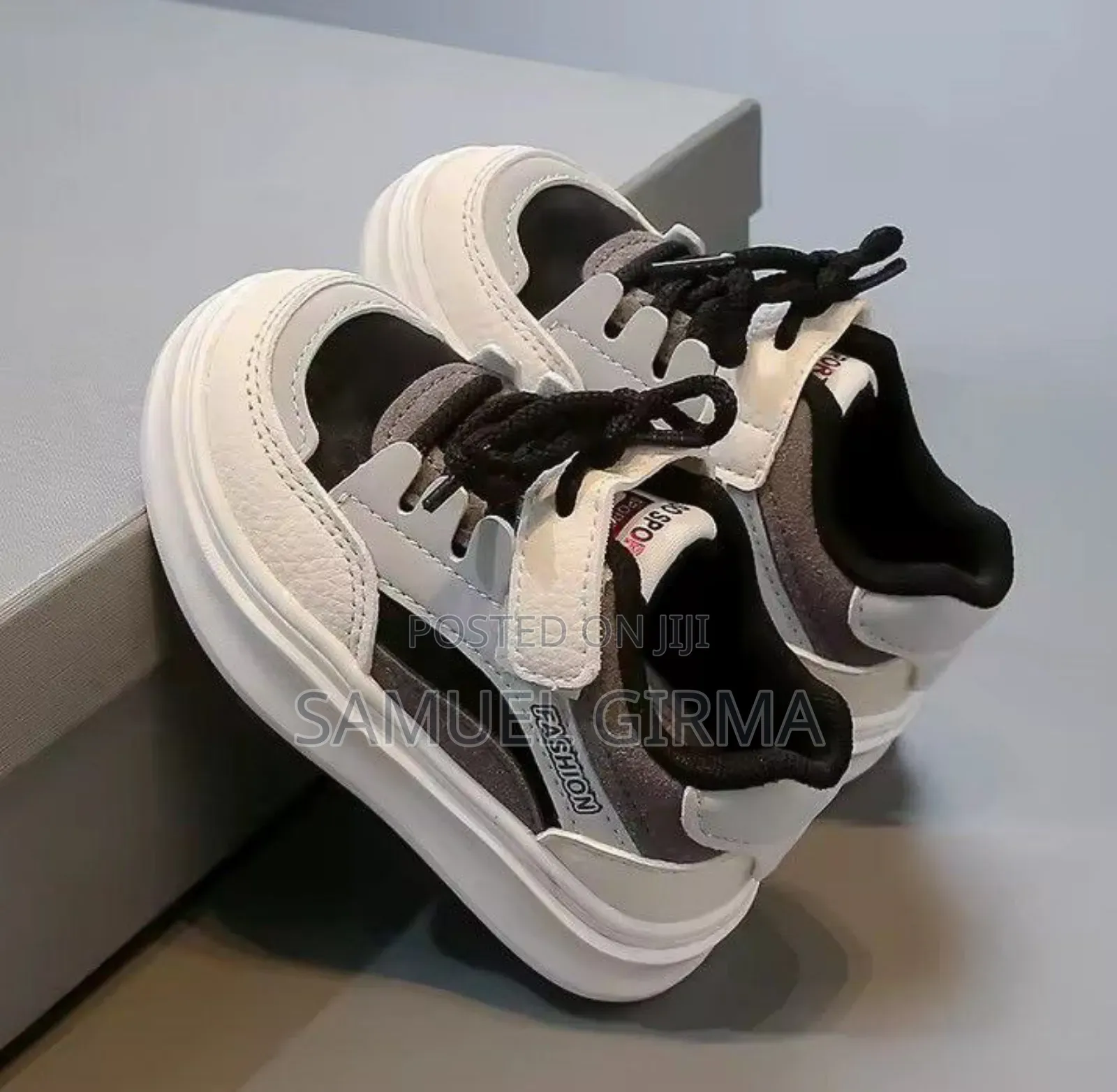 Unisex Kids Shoes
Size: 21-25