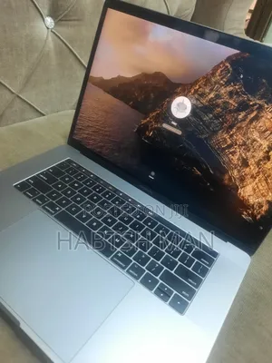 New Laptop Apple MacBook Pro 2017 16GB Intel Core I7 SSD 512GB