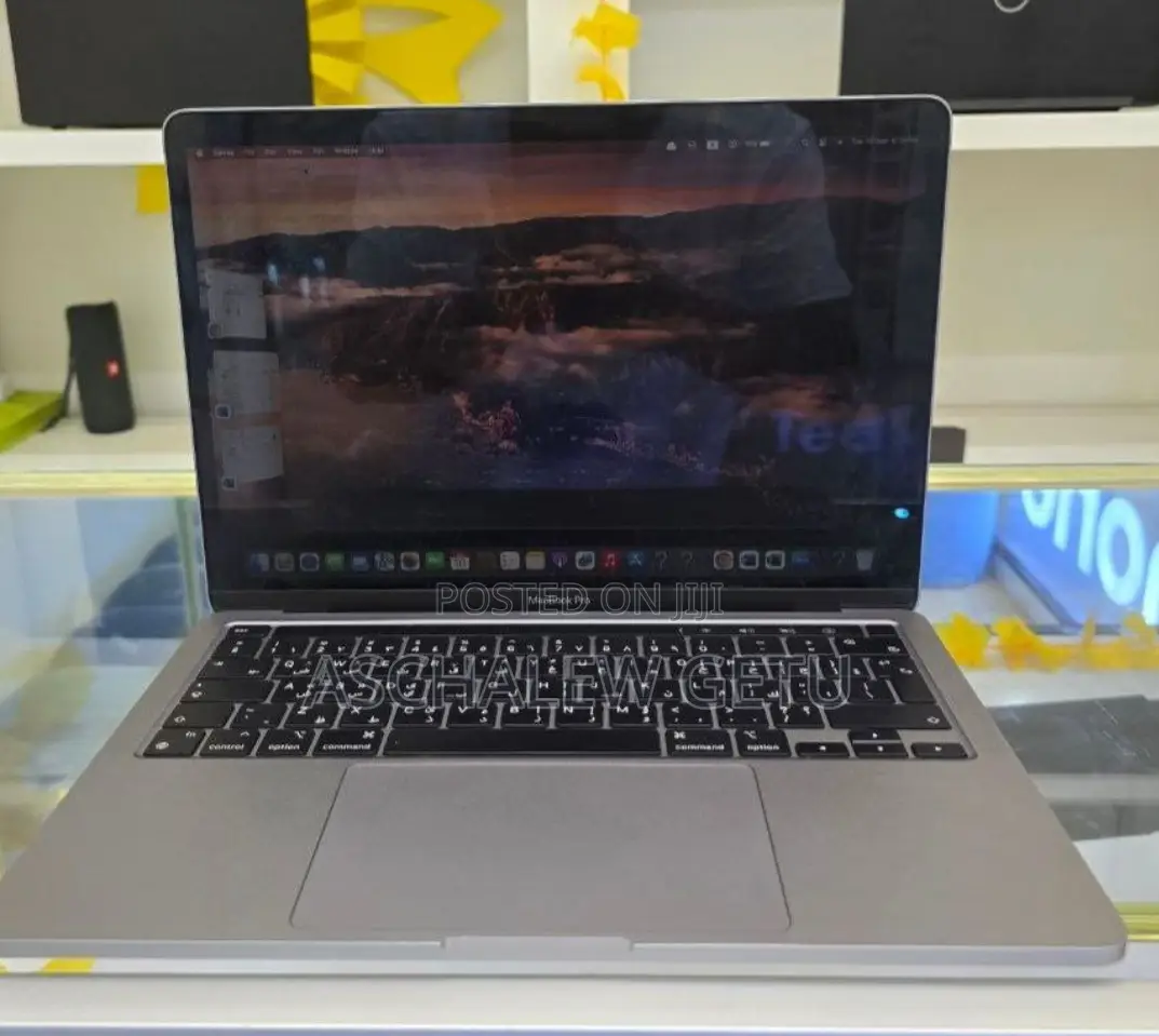 New Laptop Apple MacBook Pro 2020 8GB Apple M1 SSD 256GB