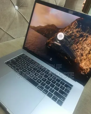 New Laptop Apple MacBook Pro 2017 16GB Intel Core I7 SSD 512GB