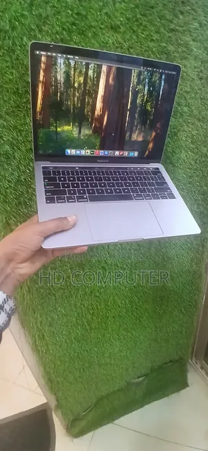 New Laptop Apple MacBook Pro 2019 8GB Intel Core I5 SSD 256GB