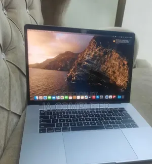 New Laptop Apple MacBook Pro 2017 16GB Intel Core I7 SSD 512GB