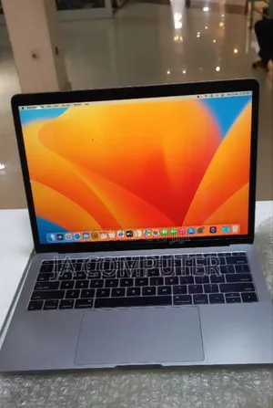 New Laptop Apple MacBook Pro 2017 16GB Intel Core I5 SSD 512GB