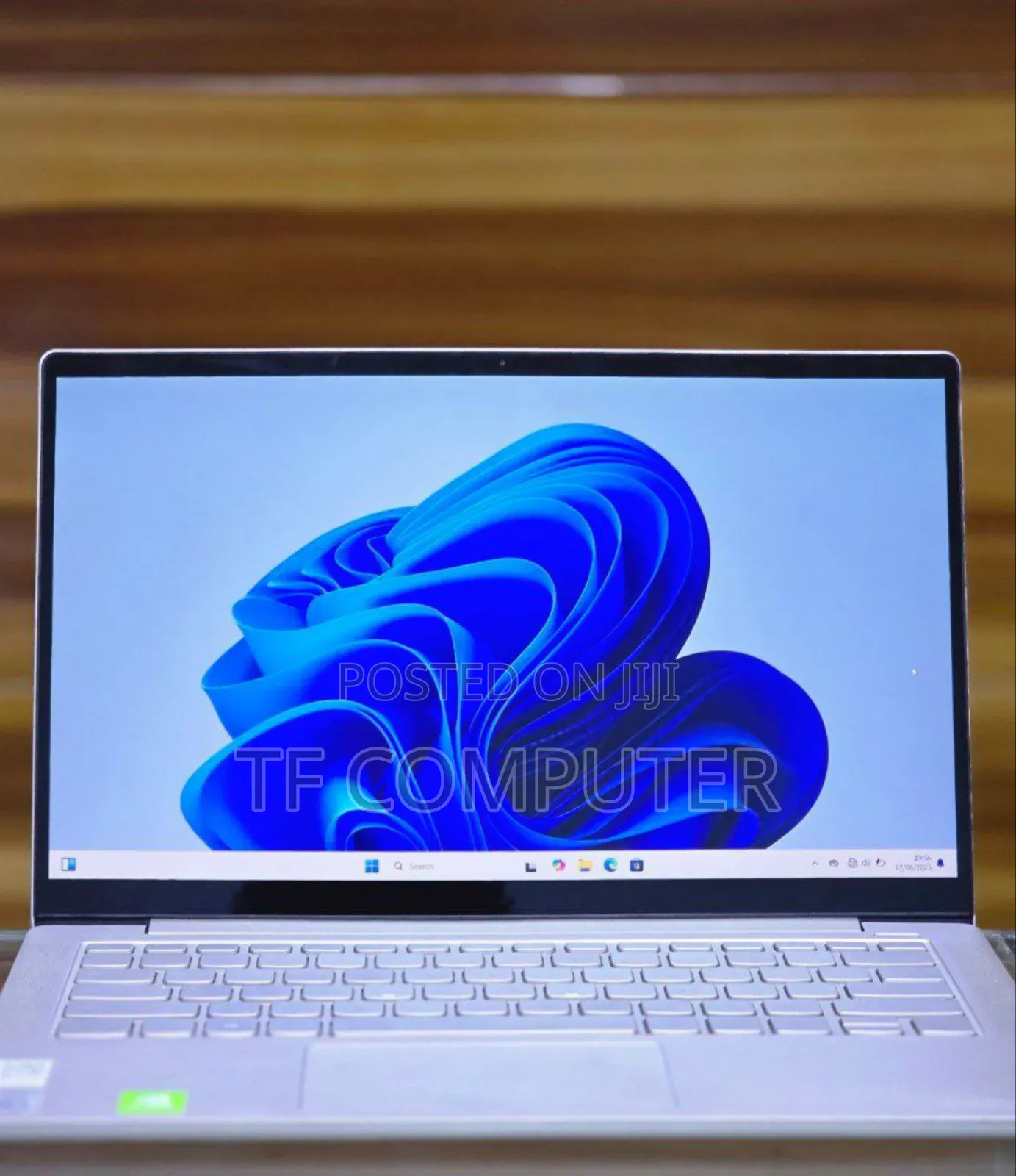 New Laptop Lenovo Yoga 710 8GB Intel Core I5 SSD 512GB