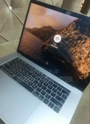 New Laptop Apple MacBook Pro 2017 16GB Intel Core I7 SSD 512GB