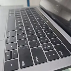 New Laptop Apple MacBook Pro 2019 8GB Intel Core i5 SSD 256GB