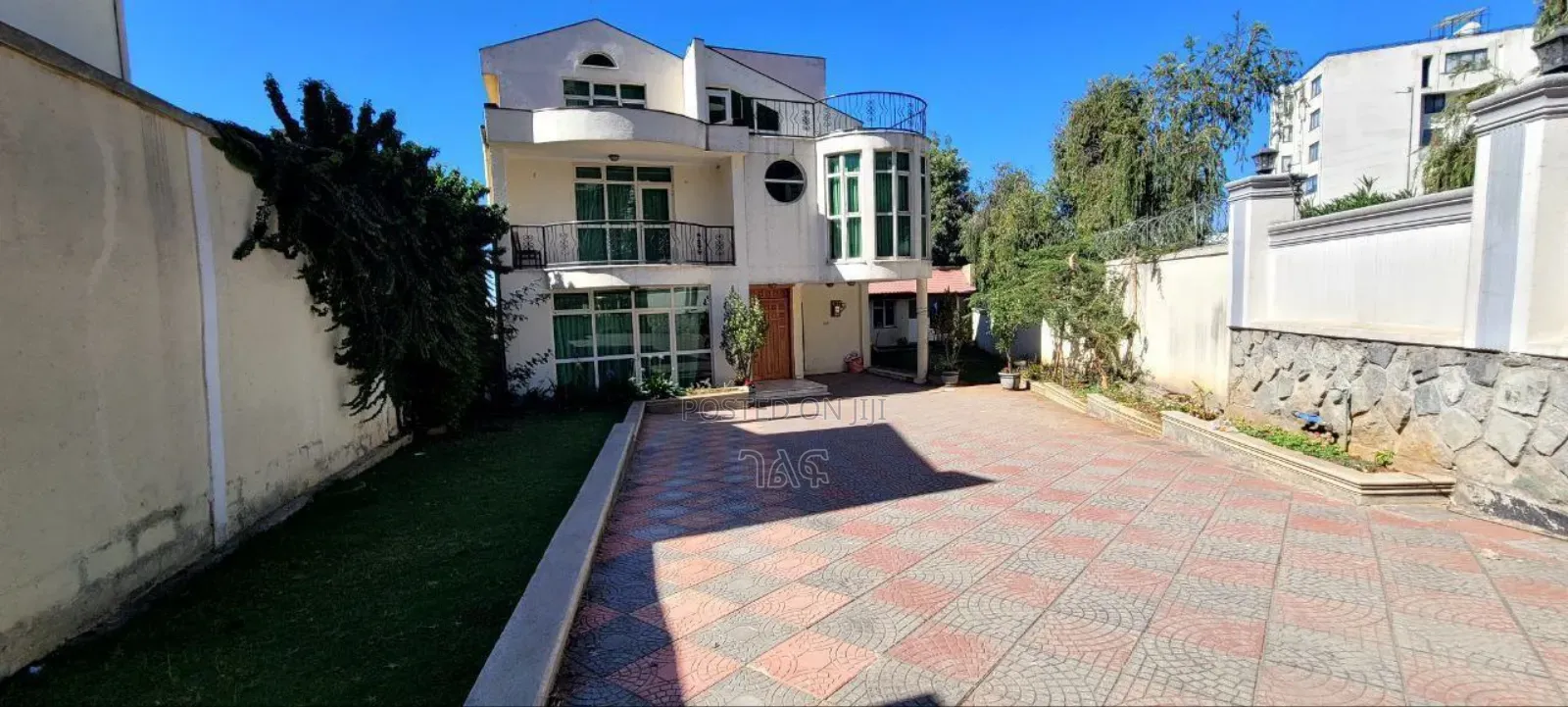 5bdrm House in በአስቸኳይ የሚሸጥ G+1+T, Bole for sale