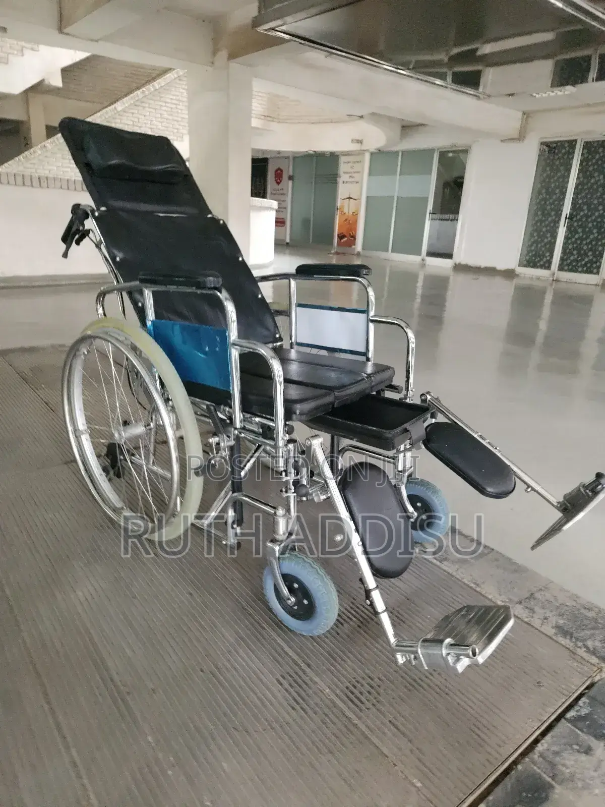 Wheelchair的遊wheelchair由人wheelchair跟隨wheelchair處分wheelchair