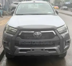 New Toyota Hilux 2023 Gray
